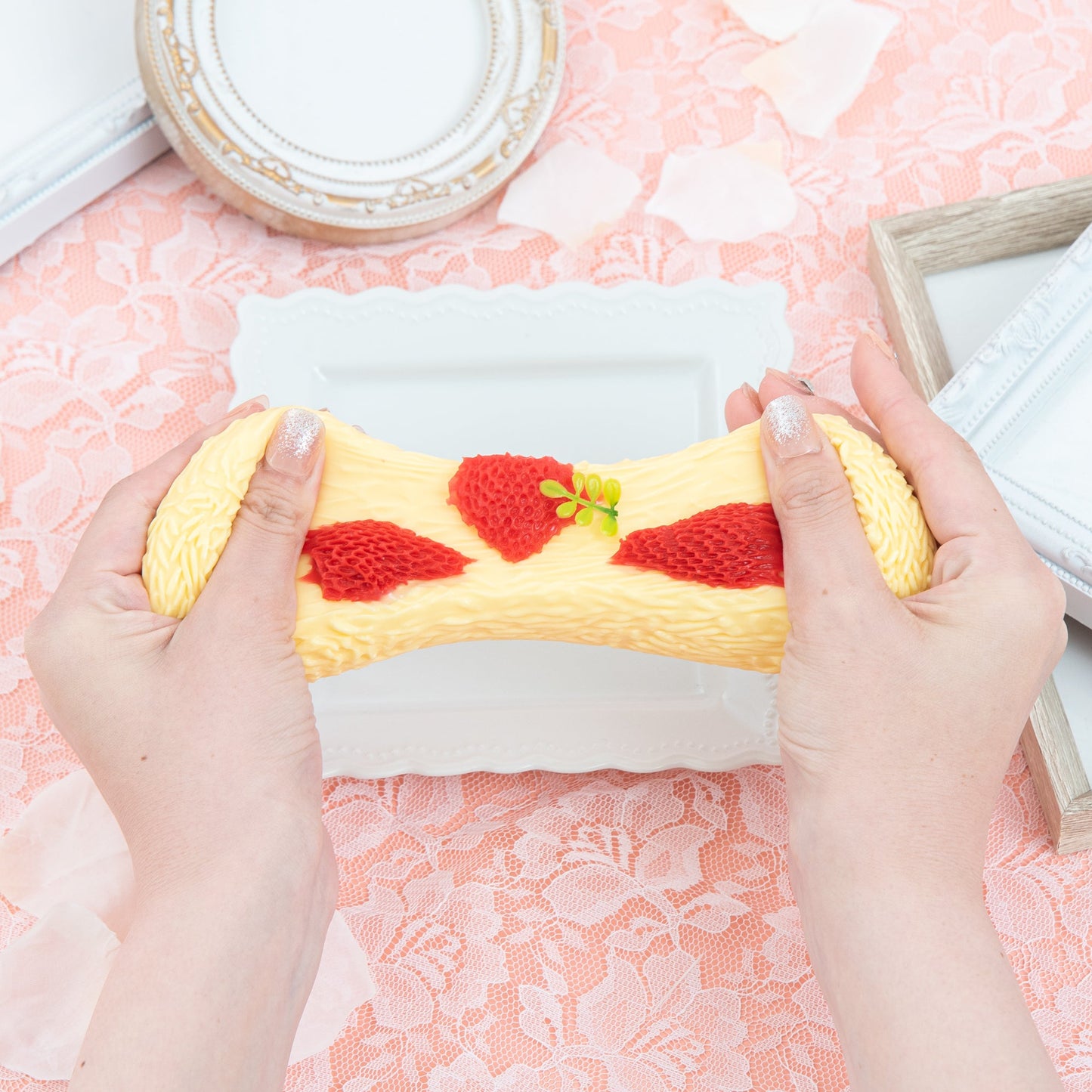 strawberry sponge cake（真っ赤な苺のスポンジケーキ）