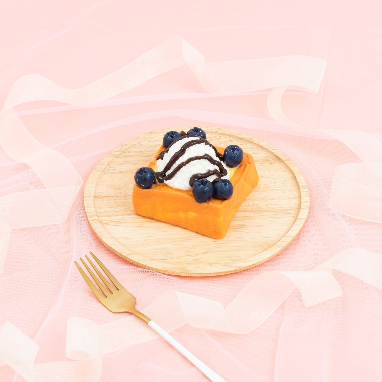 blueberry ice toast（ブルーベリーとアイスのトースト）